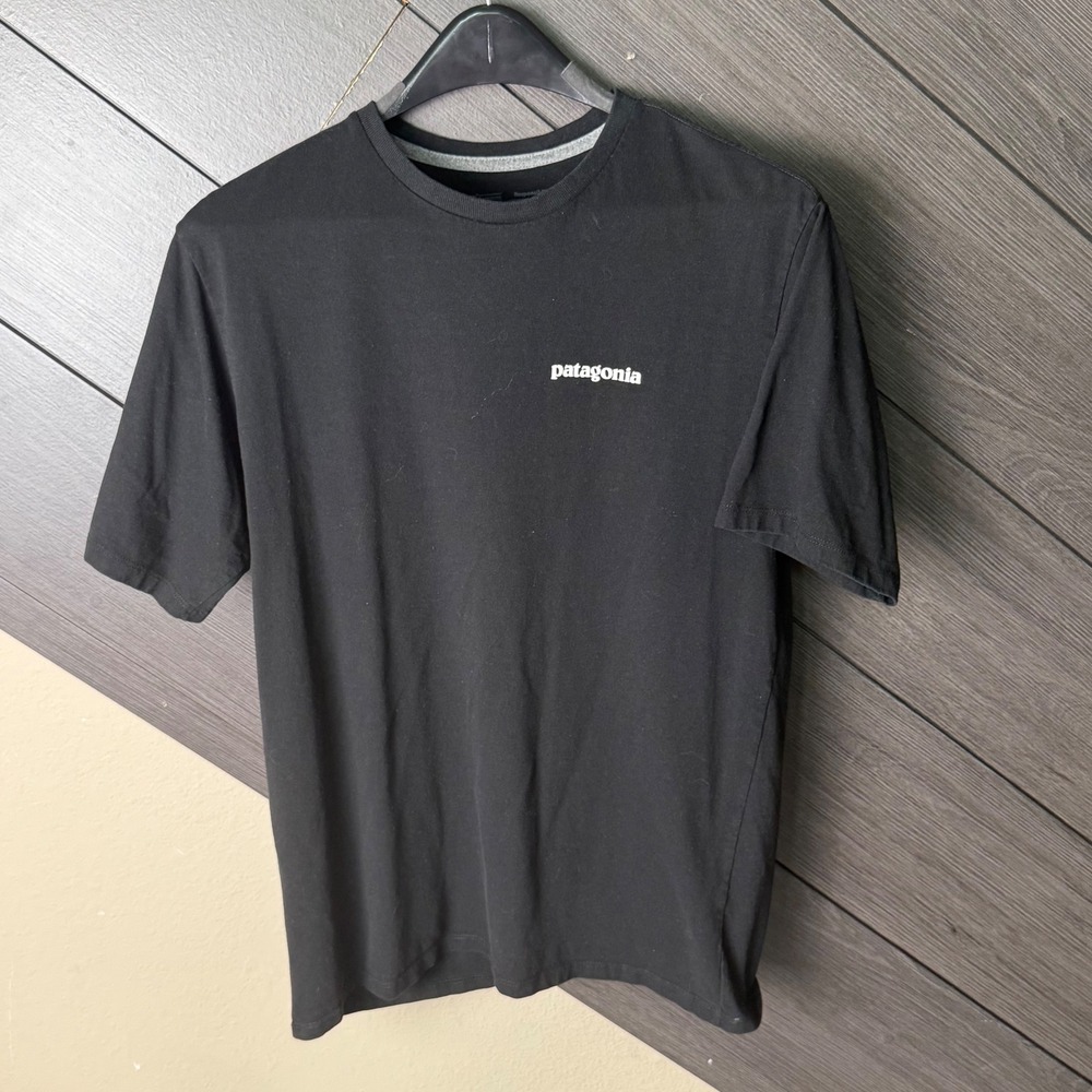 Patagonia Men's P-6 Logo Responsibili-Tee Black Graphic T-Shirt Small